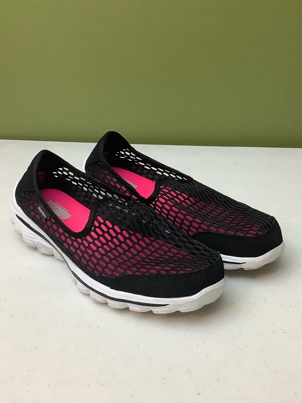 Skechers Goga mat black mesh slip ons, size 8